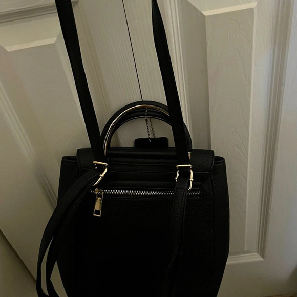 MYSTIQUE~100% VEGAN~ BLACK HANDBAG~BACKPACK~NWOT - Picture 3 of 16